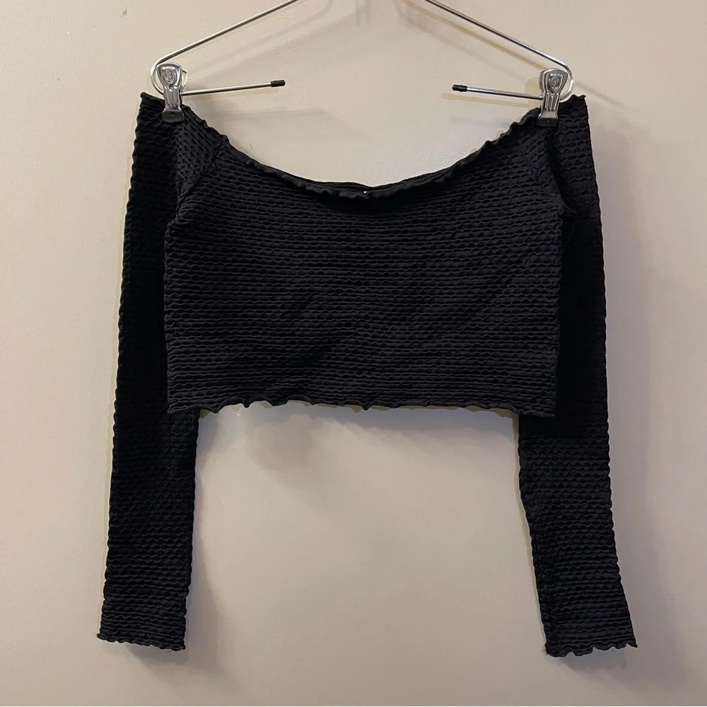 Intimately Free People Textured Long Sleeve Crop top size medium large in black